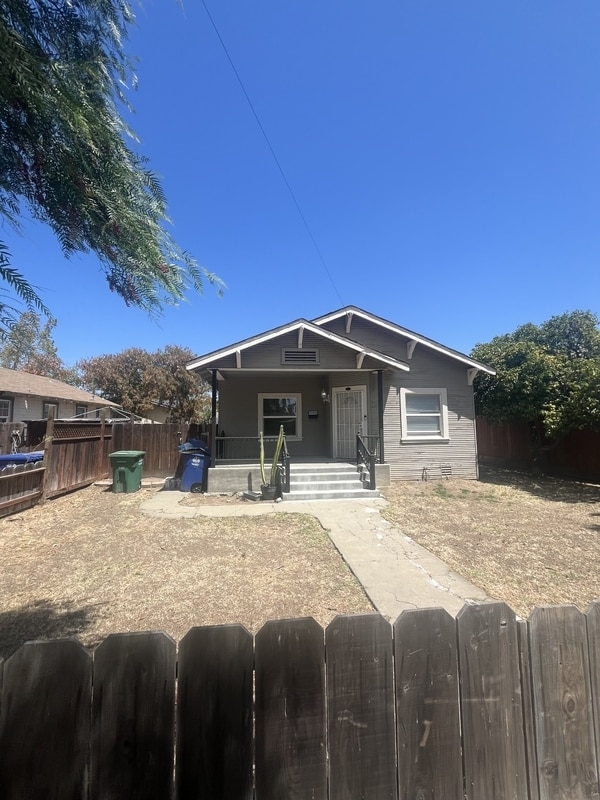 Building Photo - 412 L St