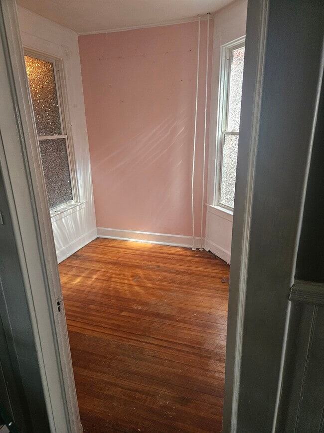 Building Photo - 203 Myrtle Ave Unit Apt 1