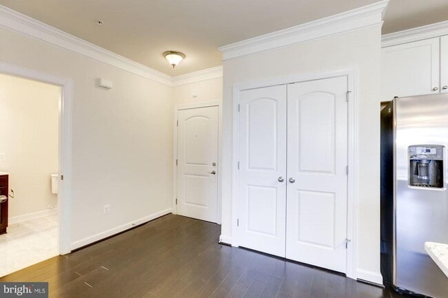 Building Photo - 13740 Endeavour Dr Unit 403