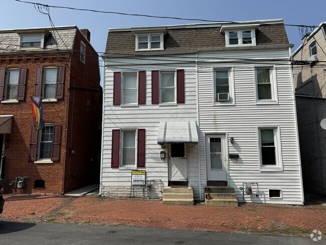 Building Photo - 911 Blunston St Rental