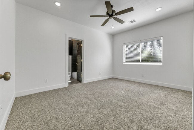Photo - 205 Lynn Dr