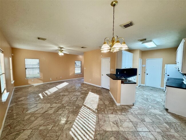 Building Photo - 2503 Marlin Dr