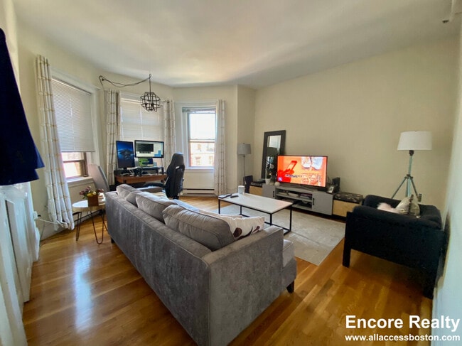 Building Photo - 913 Boylston St Unit 6