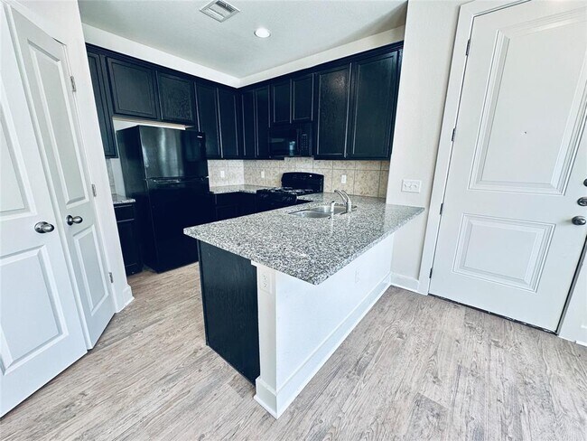 Photo - 2216 Creekside Ln