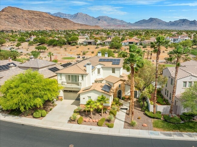Photo - Stunning 5-Bedroom Home & Expansive Entertaining Areas in Red Rock Country Club