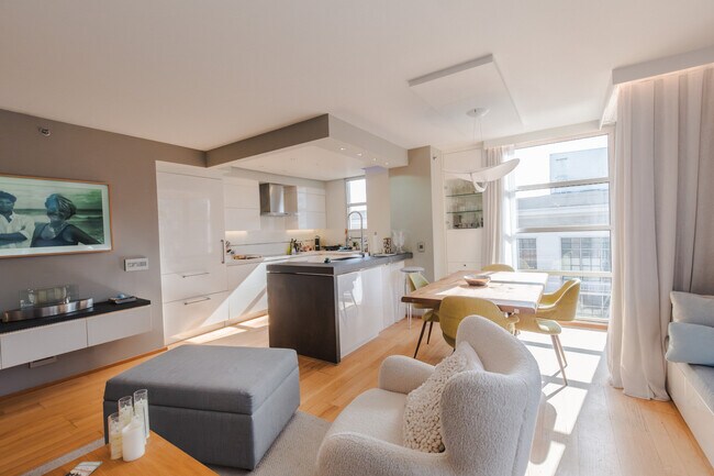 Photo - 1800 Washington St