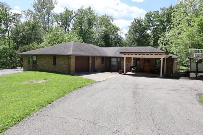 Photo - 690 Terrace Lake Rd