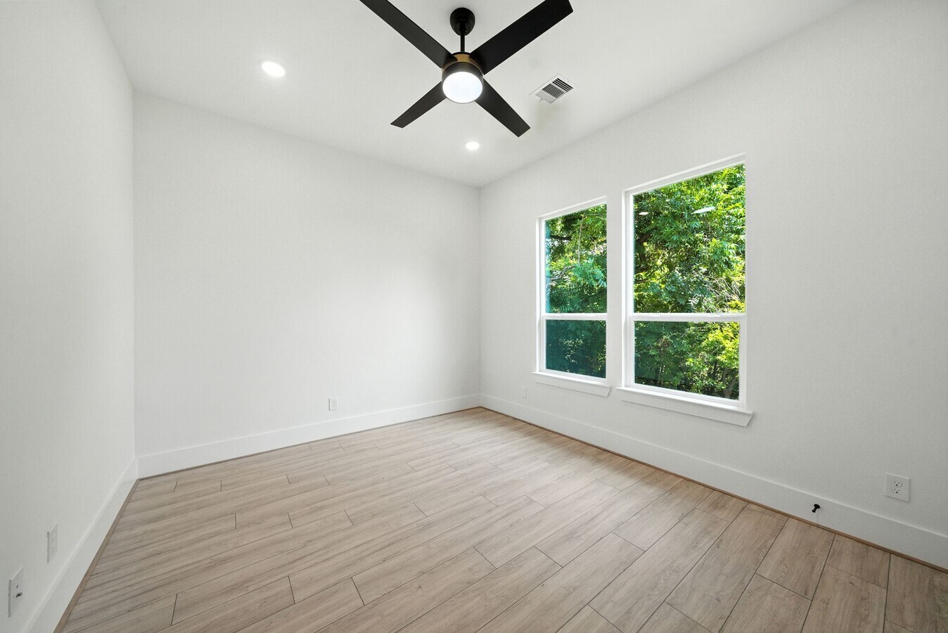 Photo - 7131 Eastwood St