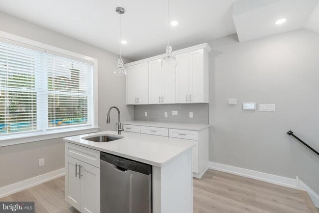 Photo - 2550 N Howard St Unit 2