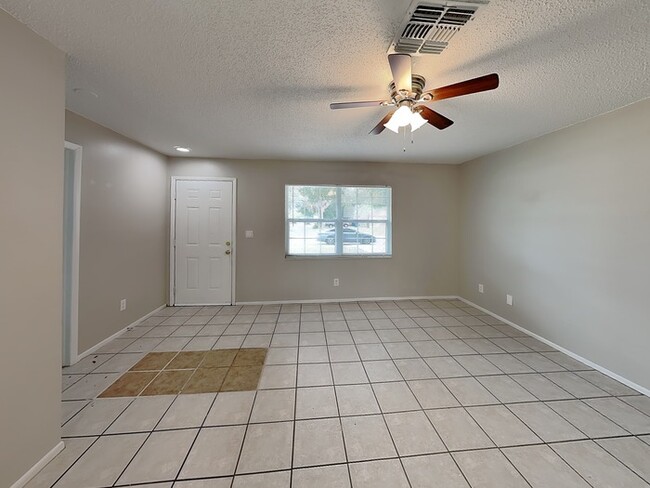 Photo - 107 Bayside Blvd