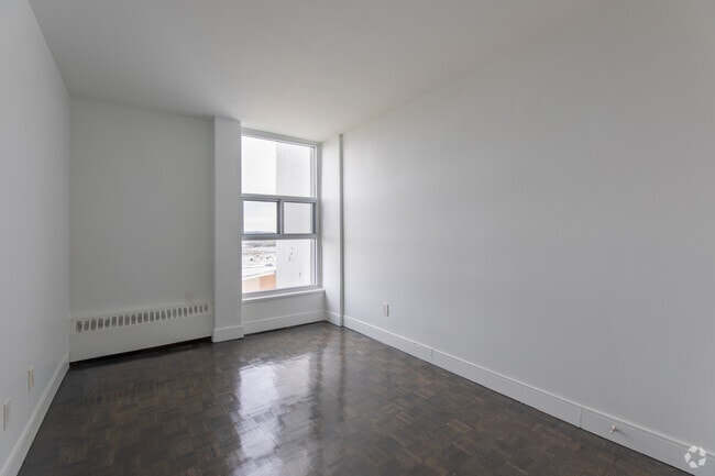 2BR, 1BA - 837SF - Bedroom