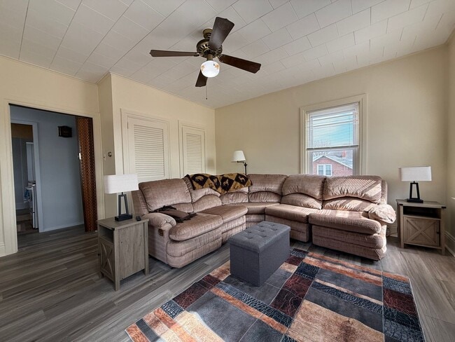 Photo - 400 Maple St Unidad Upstairs