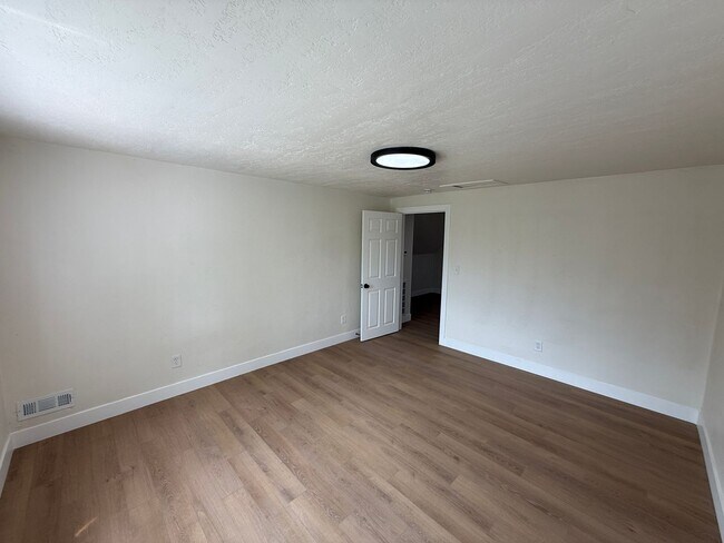 Photo - 660 23rd St Unit Upstairs
