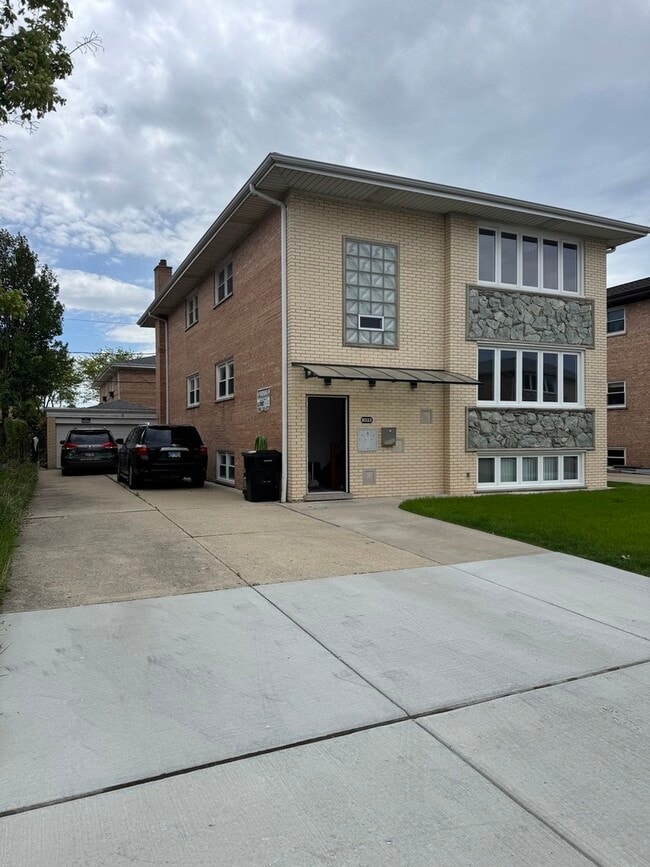 Building Photo - 8523 W Winnemac Ave