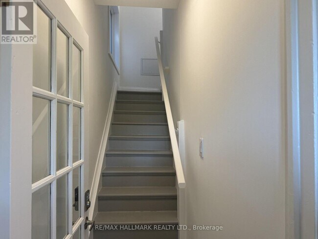Photo - 553 Broadview Ave Unit Upper