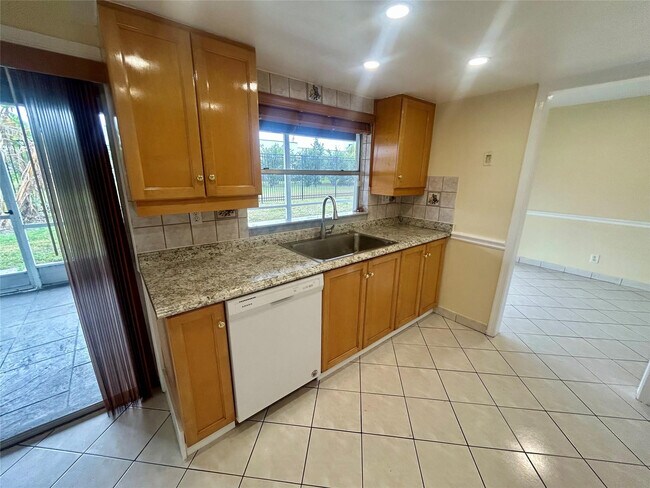 Photo - 6730 NW 9th St