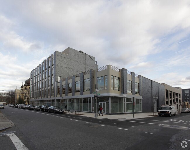 Foto principal - 475 Driggs Ave