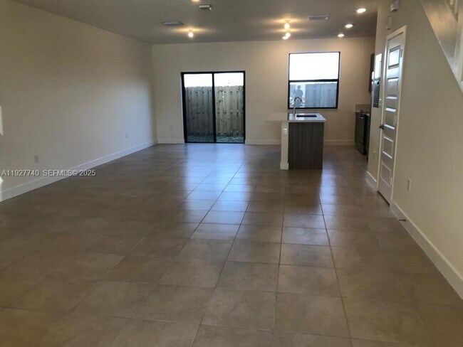 Photo - 10431 NW 82nd St