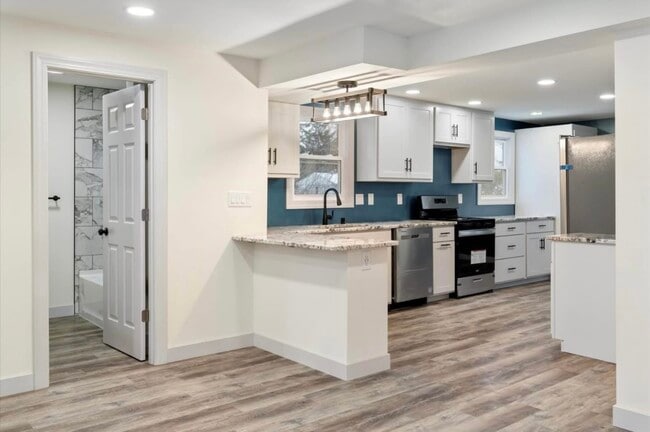 Photo - 504 W Broadway St