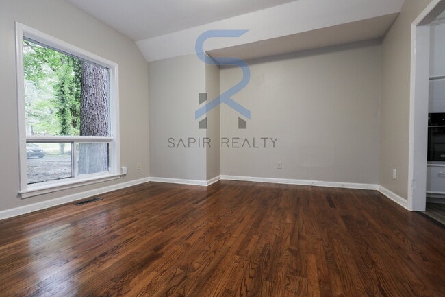 Photo - Move in before October 31st and choose you...