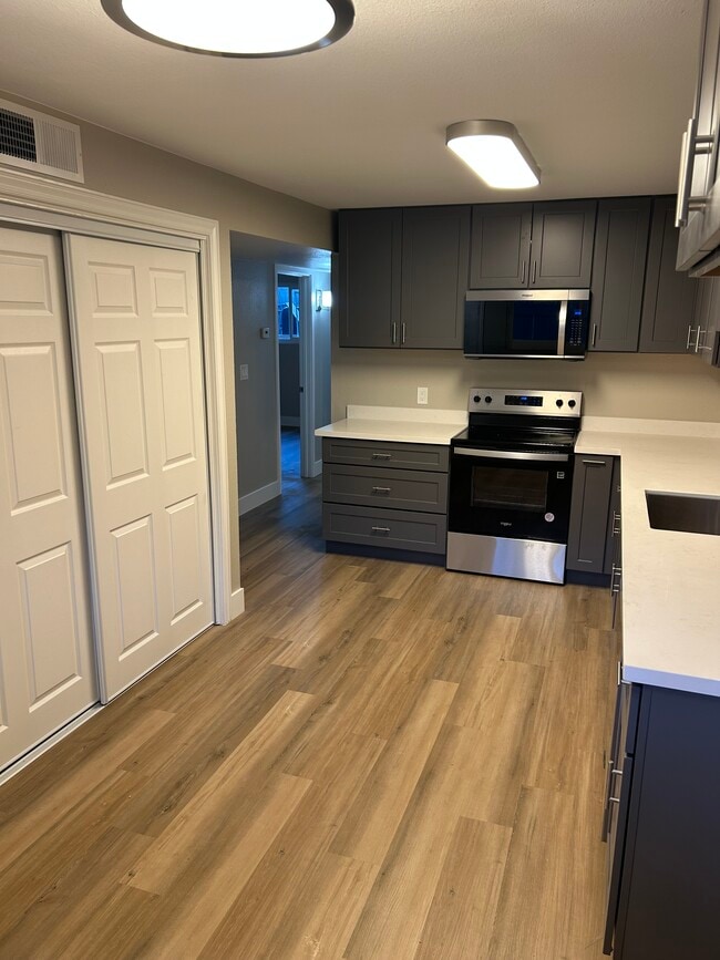 Photo - 323 S Pioneer Casa