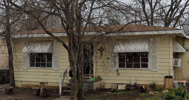 Photo - 1046 Poinsettia House