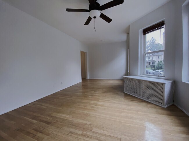Bedroom 3 / Living Room - 137 Chiswick Rd