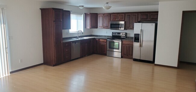 Photo - 3306 8th St W