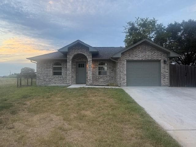 Building Photo - 1509 Lakeview Dr