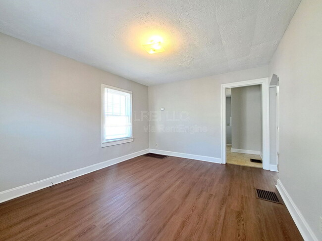 Photo - 341 N 42nd St