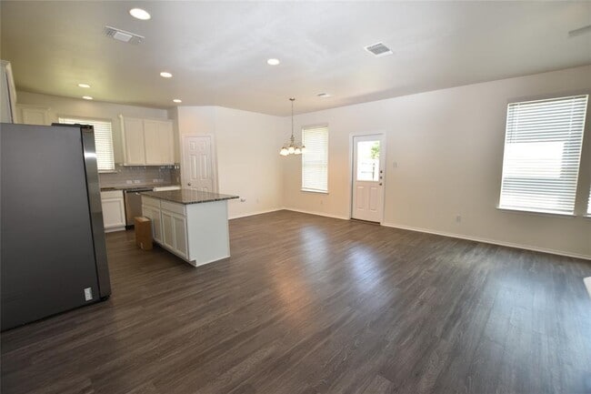 Photo - 700 Bayberry Cir