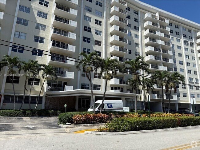 Building Photo - 401 Golden Isles Dr Unit 202 Rental