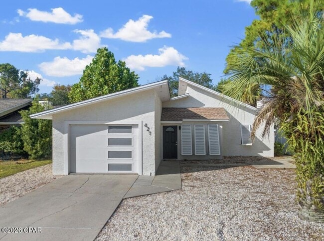 Building Photo - 421 Oleander Cir