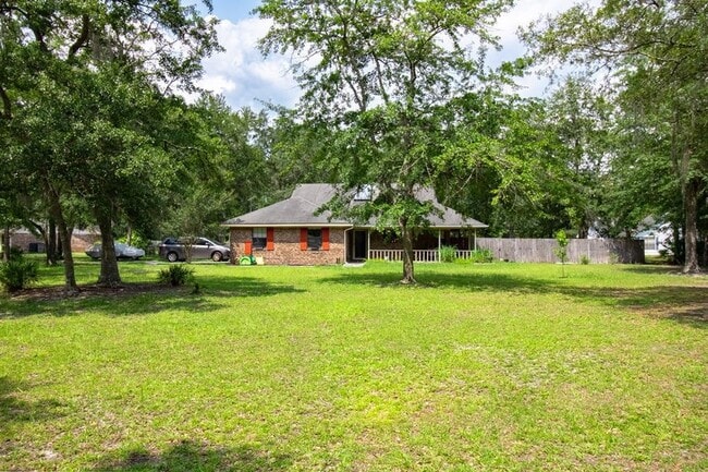 Building Photo - 21 Pinewood Ln