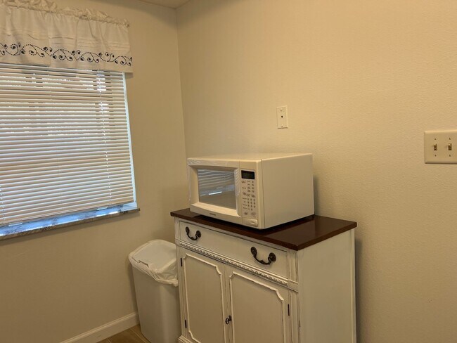 Photo - Venice, FL Mission Lakes 2BR/2BA Condo Located Just Off-Island Unidad 174