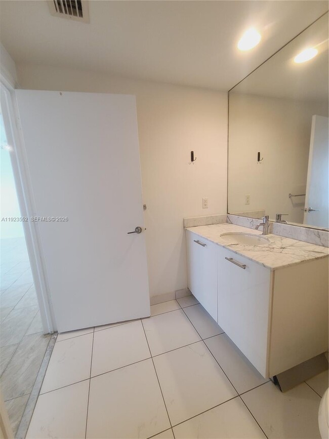 Photo - 500 Brickell Ave Unit 2608