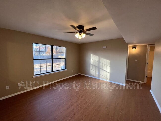 Photo - 83 E Wilson St