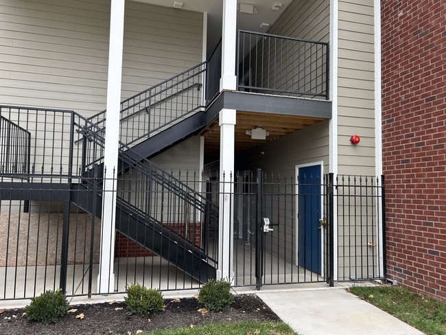 Photo - 2200 Bradley Ave