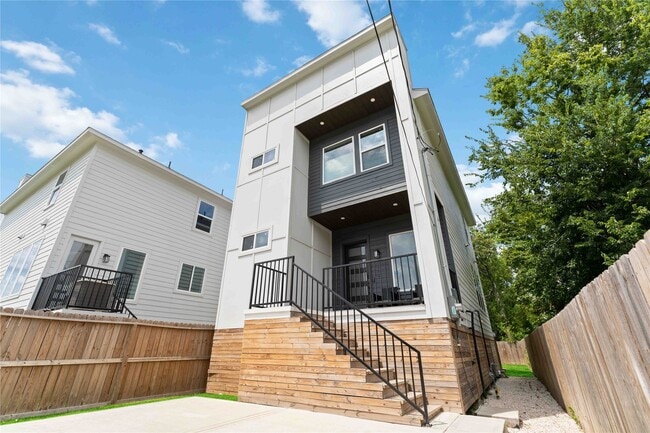 Building Photo - 3605 Noble St Rental