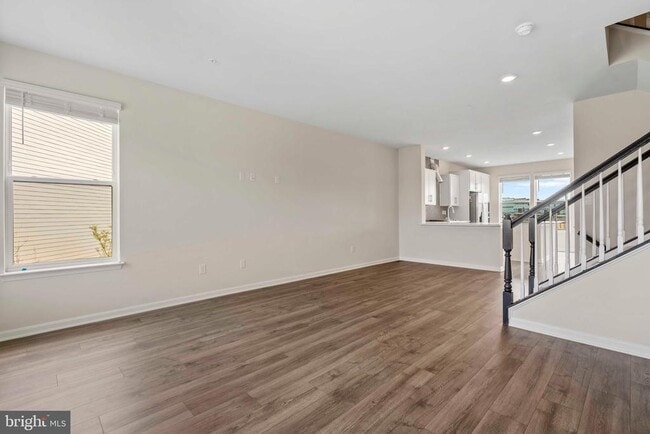 Photo - 877 Amity St