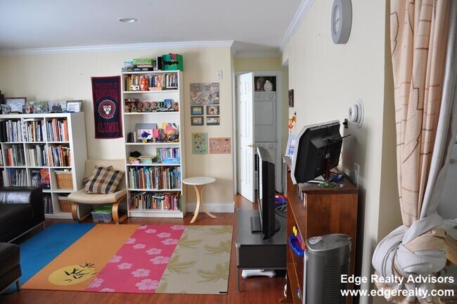 Photo - 140 Newton St