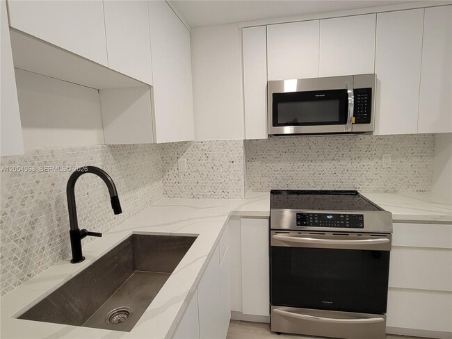 Photo - 2655 Collins Ave Unit 608