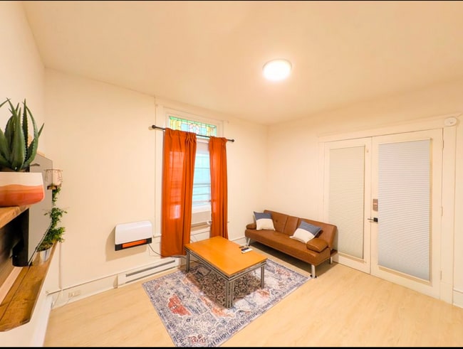 Photo - 33 W Centre St Unidad One bedroom with an office