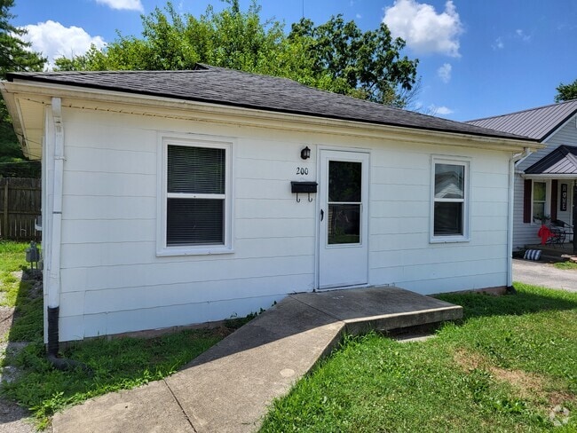 Building Photo - 200 S Poplar St Rental