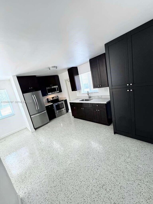 Photo - 626 W 17th St Unit 626