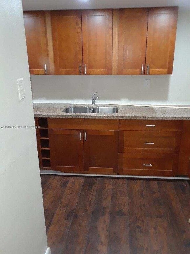 Building Photo - 10000 NW 80th Ct Unit 2418