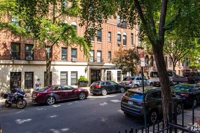 Photo - 151 W 74th St