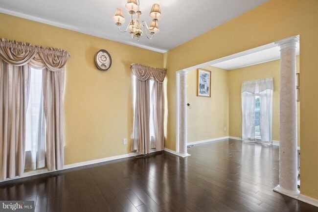 Photo - 929 N York Dr