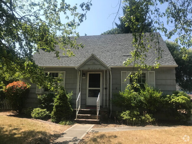 Building Photo - Charming 3-Bedroom Gem on North Willamette... Rental