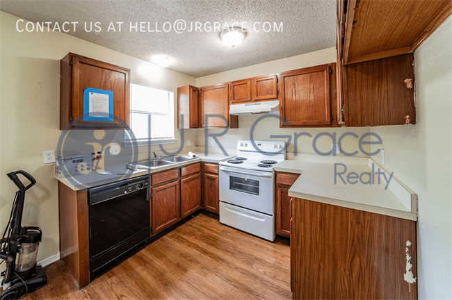 Photo - 5837 Shadydell Dr